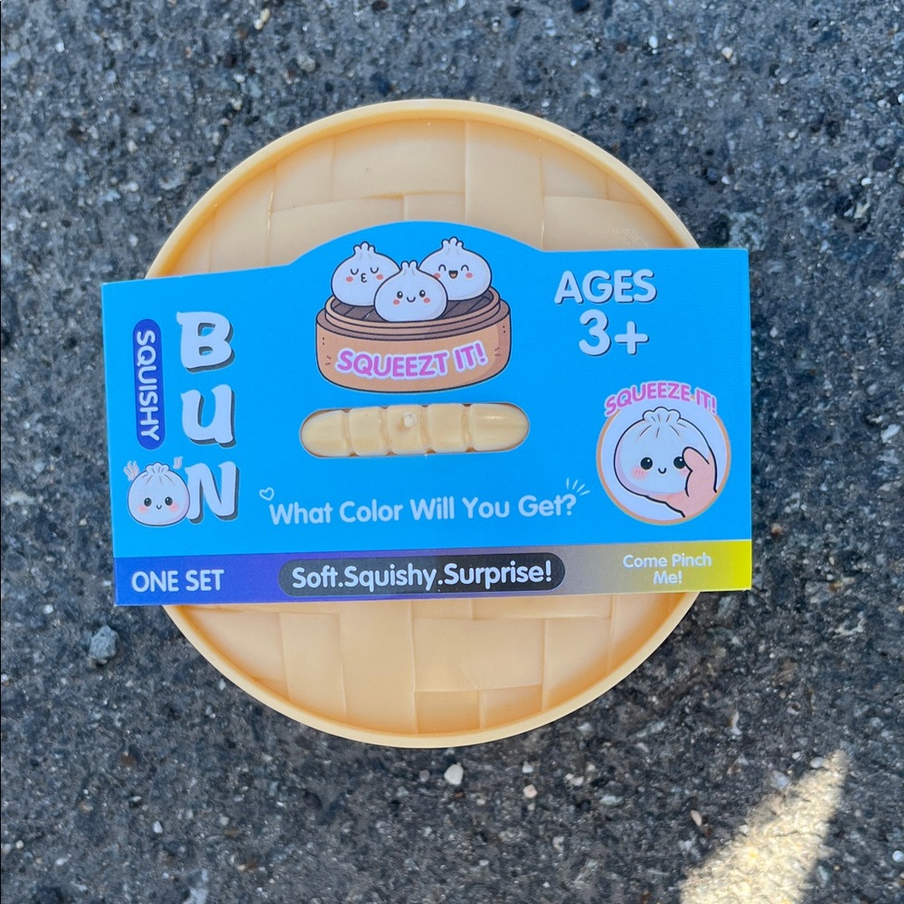 Squishy Bun Surprise Squeeze Toy - Cream